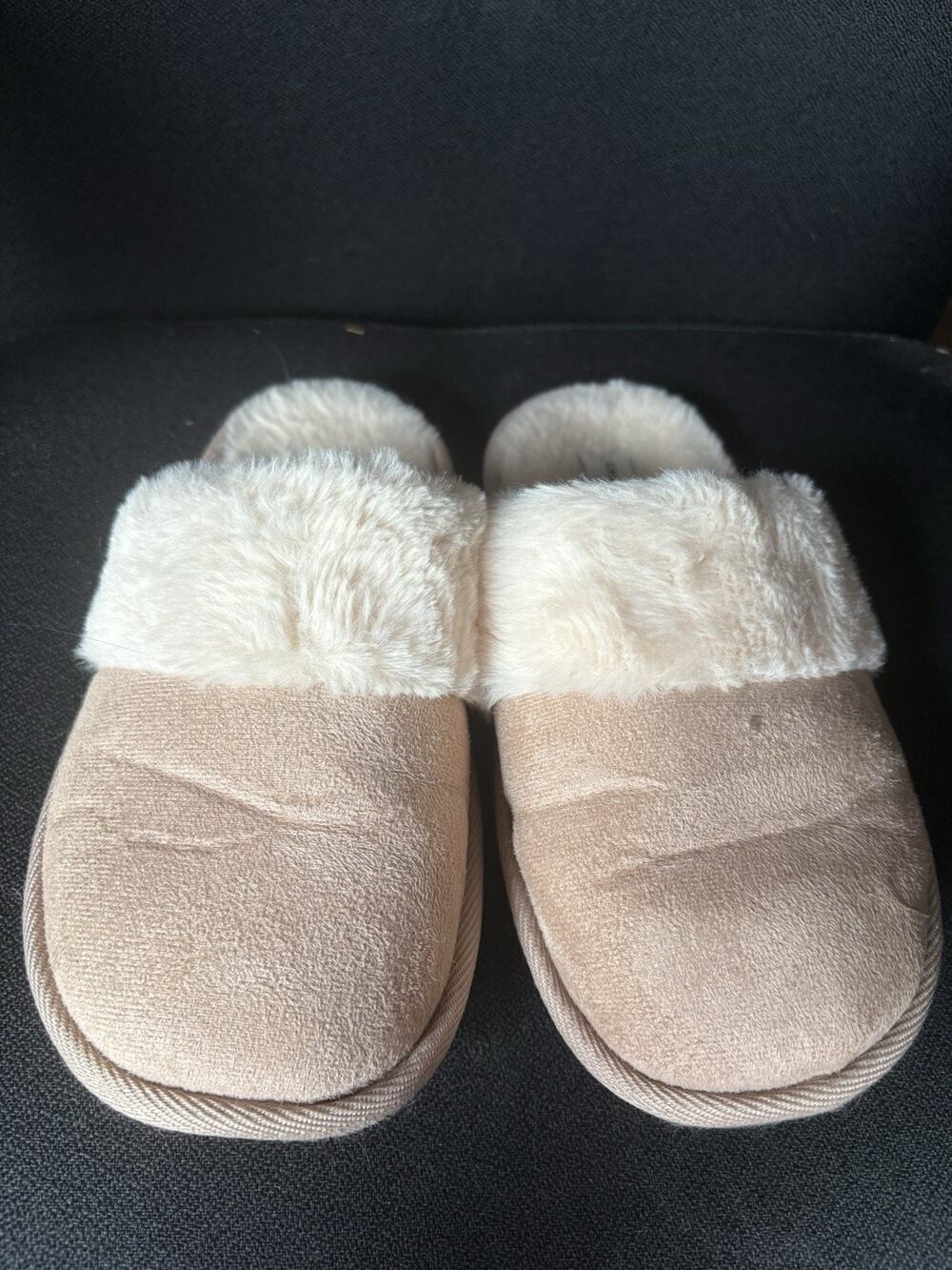 Chinese Laundry Women's Beige Closed Toe Faux Fur Slippers, Size M/L